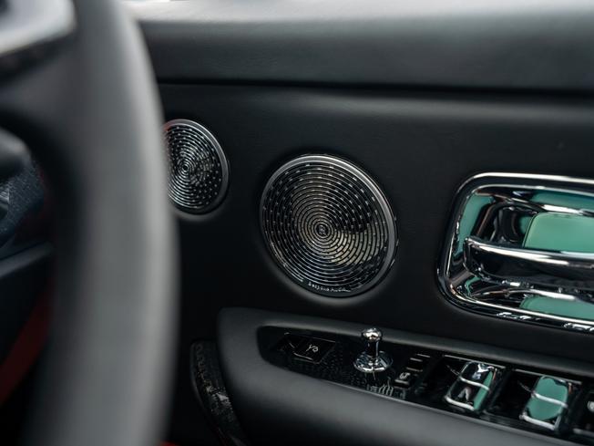 ROLLS-ROYCE Cullinan Photo 16