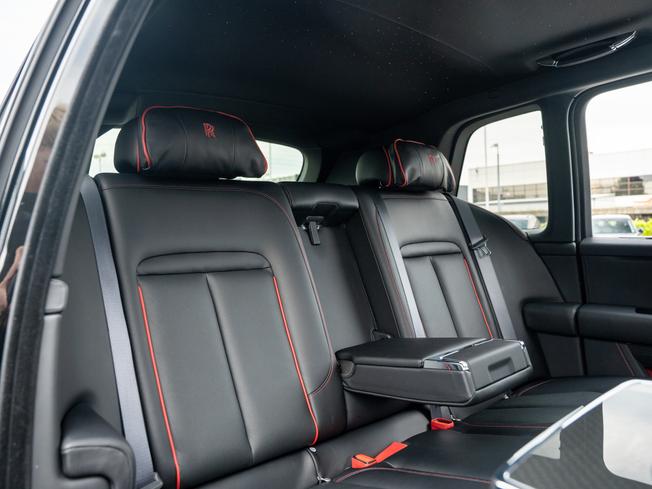 ROLLS-ROYCE Cullinan Photo 18