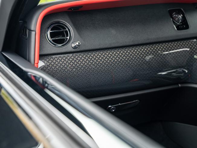 ROLLS-ROYCE Cullinan Photo 25