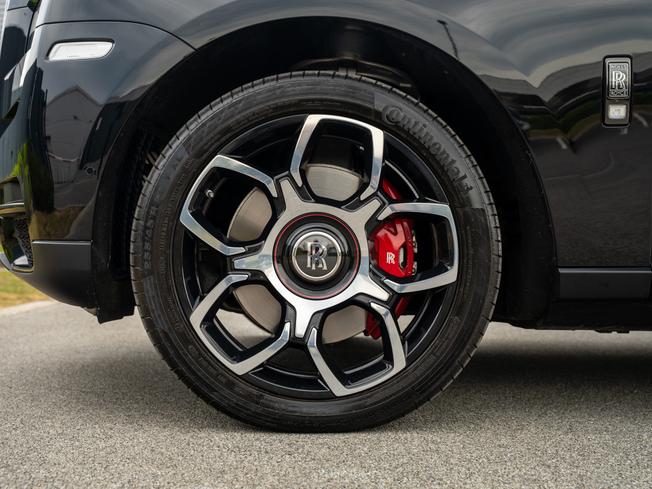 ROLLS-ROYCE Cullinan Photo 38