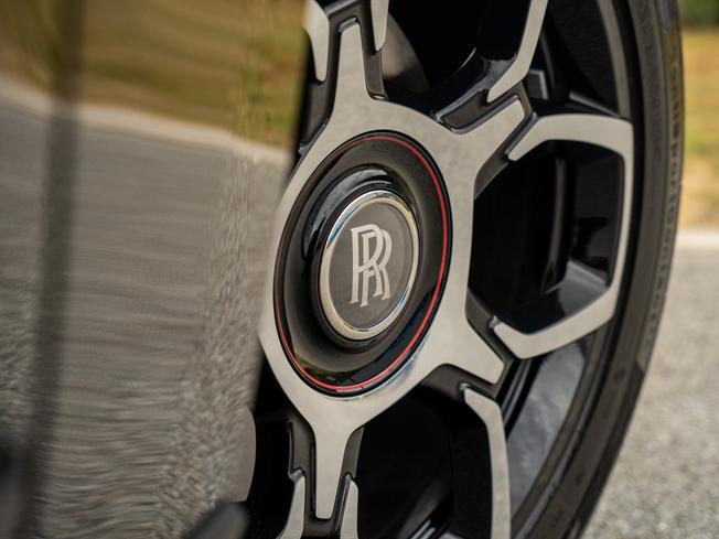 ROLLS-ROYCE Cullinan Photo 40