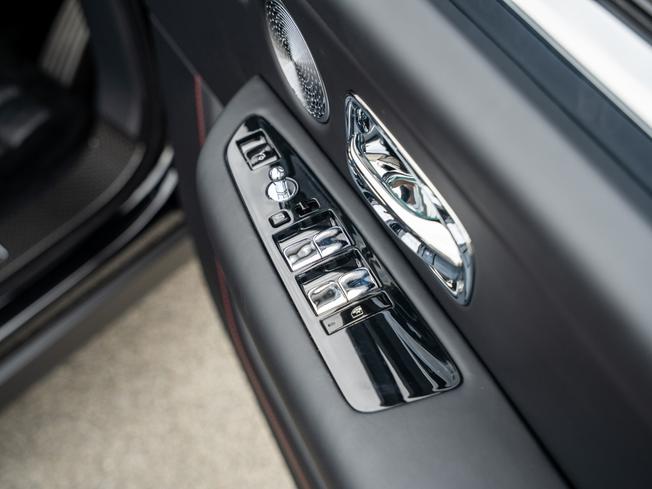 ROLLS-ROYCE Cullinan Photo 7