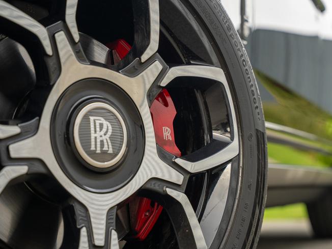 ROLLS-ROYCE Cullinan Photo 10