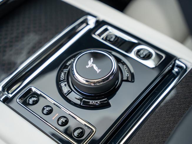 ROLLS-ROYCE Cullinan Photo 17