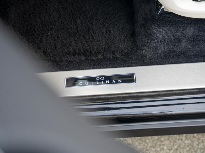 ROLLS-ROYCE Cullinan Photo 19