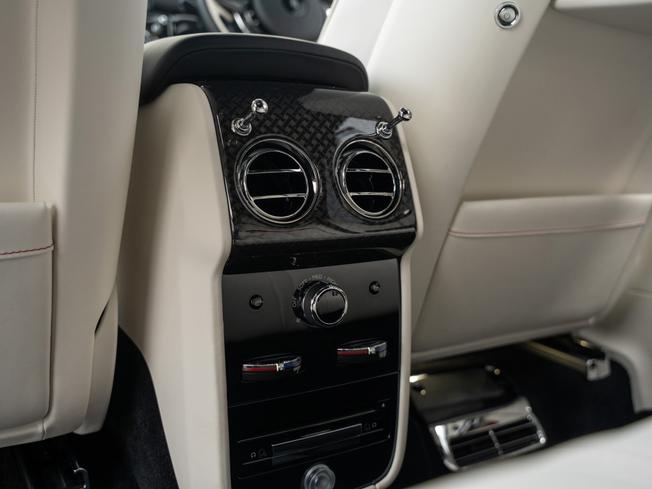 ROLLS-ROYCE Cullinan Photo 24
