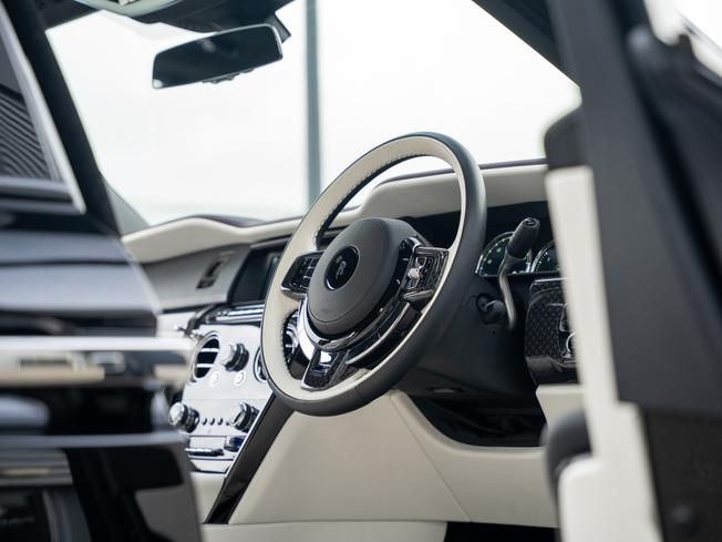 ROLLS-ROYCE Cullinan Photo 33
