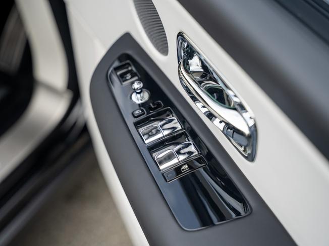 ROLLS-ROYCE Cullinan Photo 35