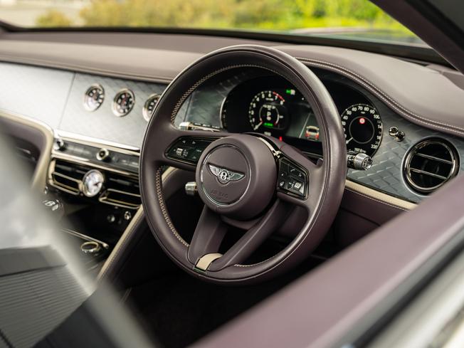 BENTLEY Flying Spur Photo 17