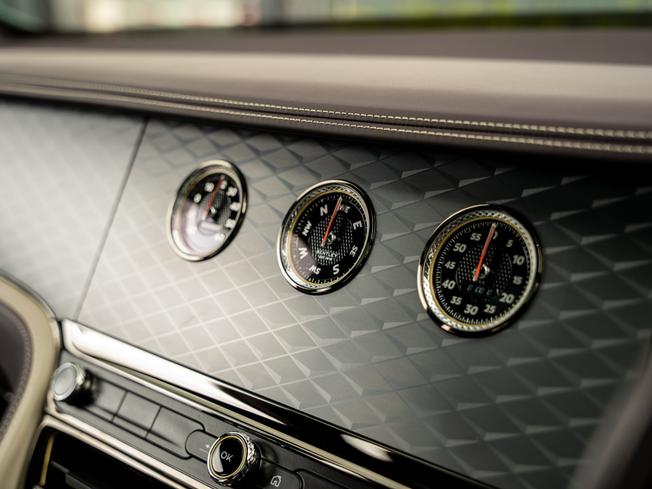 BENTLEY Flying Spur Photo 36