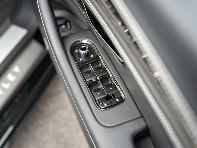 BENTLEY Flying Spur Photo 36
