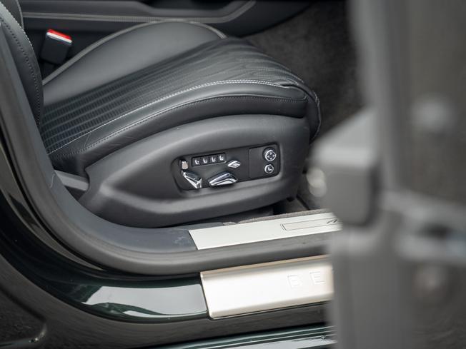 BENTLEY Flying Spur Photo 37