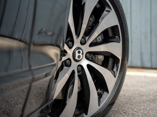 BENTLEY Flying Spur Photo 44