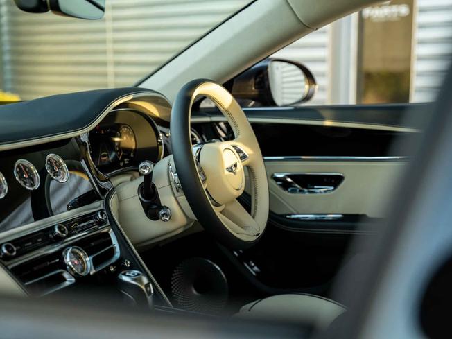 BENTLEY Flying Spur Photo 12