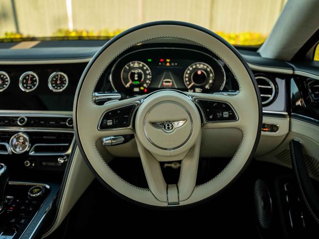 BENTLEY Flying Spur Photo 18