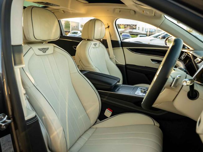 BENTLEY Flying Spur Photo 21