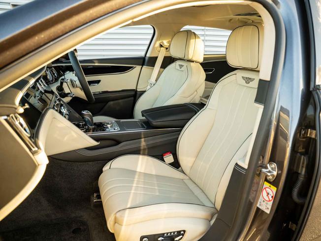 BENTLEY Flying Spur Photo 24