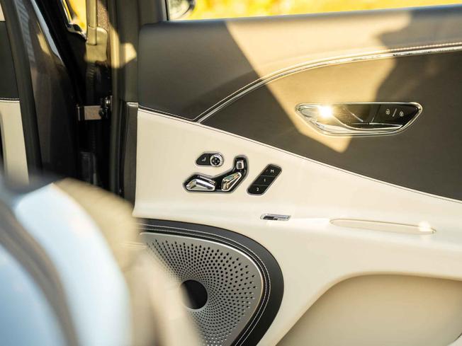BENTLEY Flying Spur Photo 41