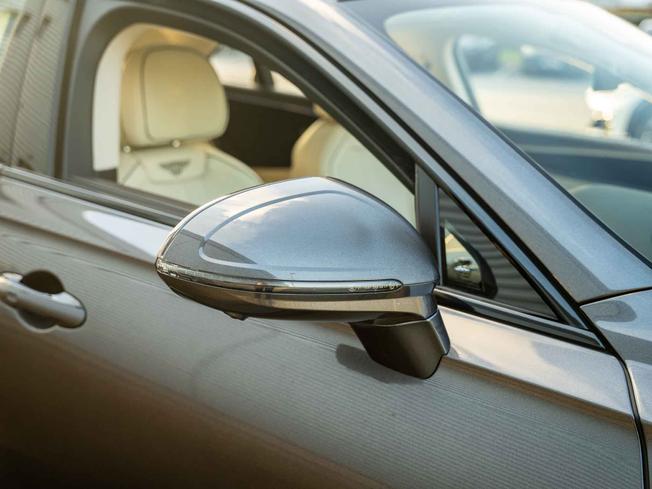 BENTLEY Flying Spur Photo 44