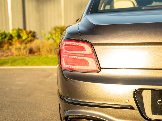 BENTLEY Flying Spur Photo 45