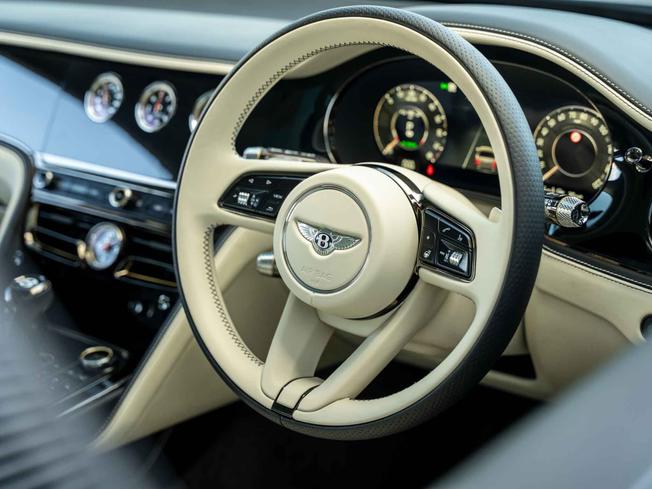 BENTLEY Flying Spur Photo 17