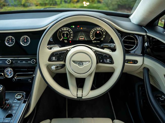 BENTLEY Flying Spur Photo 19
