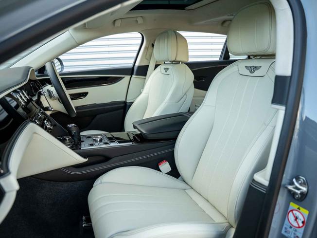 BENTLEY Flying Spur Photo 24