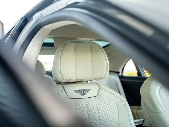 BENTLEY Flying Spur Photo 26