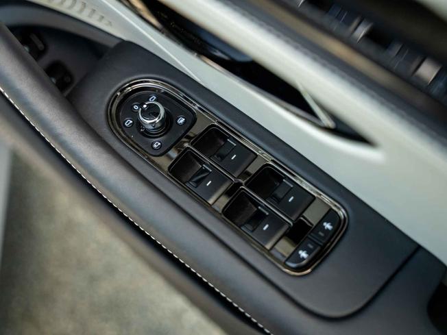 BENTLEY Flying Spur Photo 33