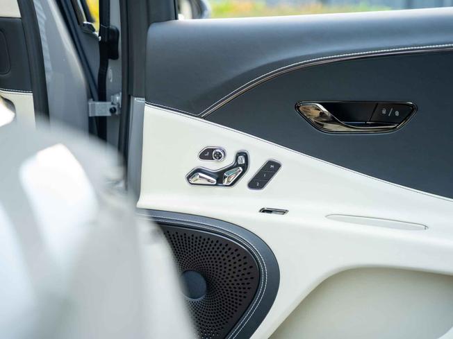 BENTLEY Flying Spur Photo 34