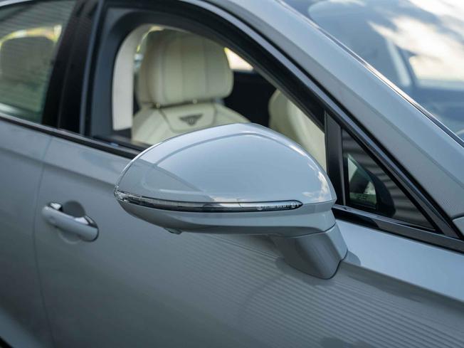 BENTLEY Flying Spur Photo 39