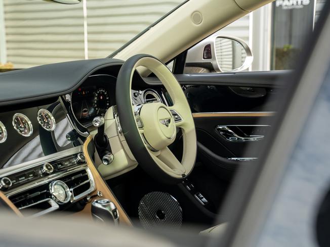 BENTLEY Flying Spur Photo 12