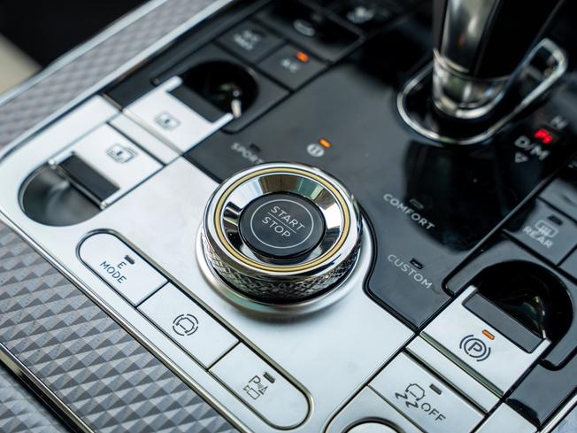 BENTLEY Flying Spur Photo 33