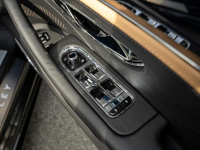 BENTLEY Flying Spur Photo 34