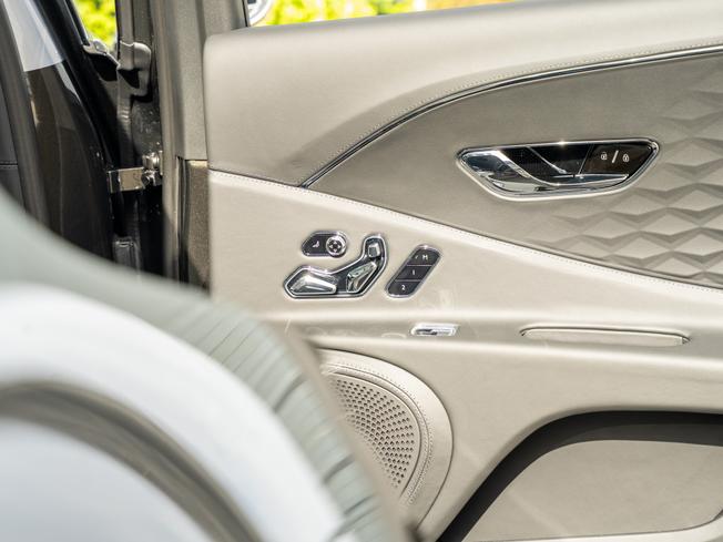 BENTLEY Flying Spur Photo 38