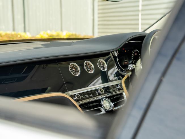 BENTLEY Flying Spur Photo 39