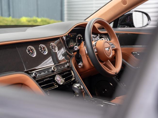 Bentley Flying Spur Photo 12