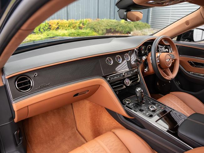 Bentley Flying Spur Photo 2