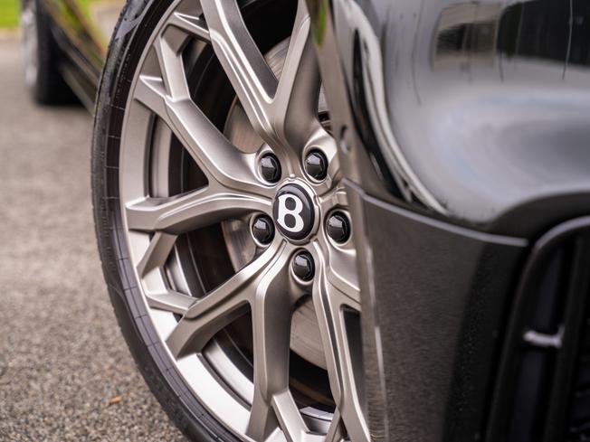 Bentley Flying Spur Photo 44
