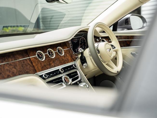 BENTLEY Flying Spur Photo 12