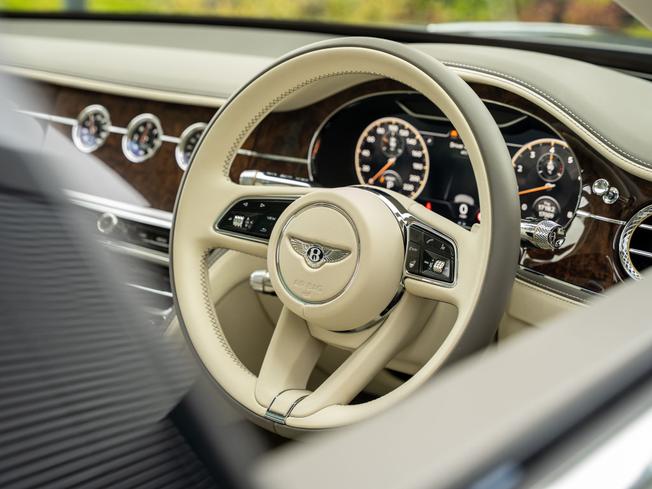 BENTLEY Flying Spur Photo 17