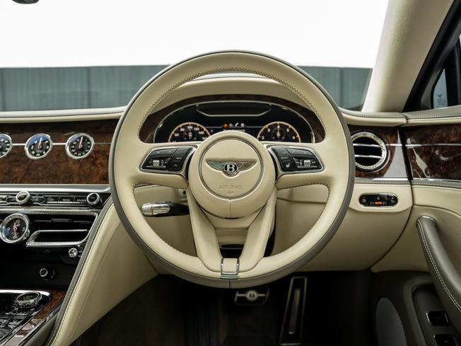 BENTLEY Flying Spur Photo 19