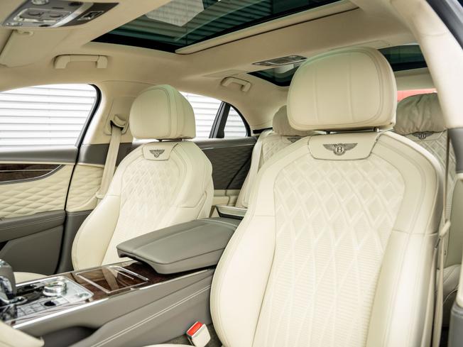 BENTLEY Flying Spur Photo 24