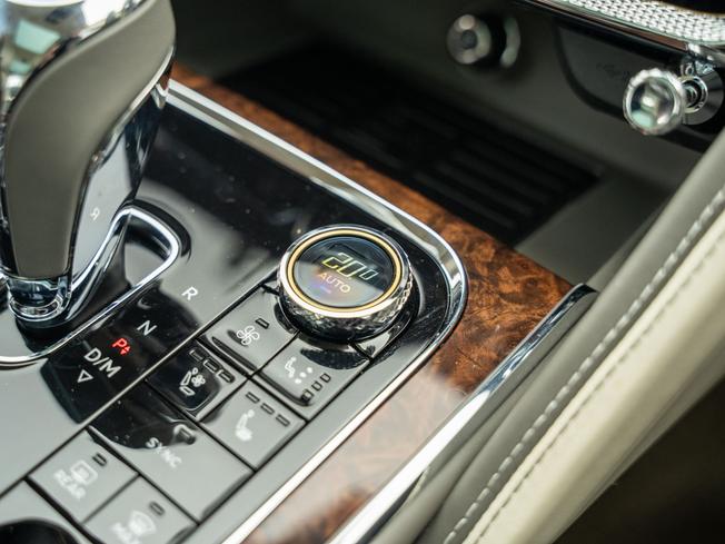 BENTLEY Flying Spur Photo 33