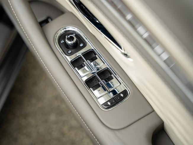 BENTLEY Flying Spur Photo 34