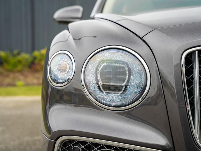 BENTLEY Flying Spur Photo 44