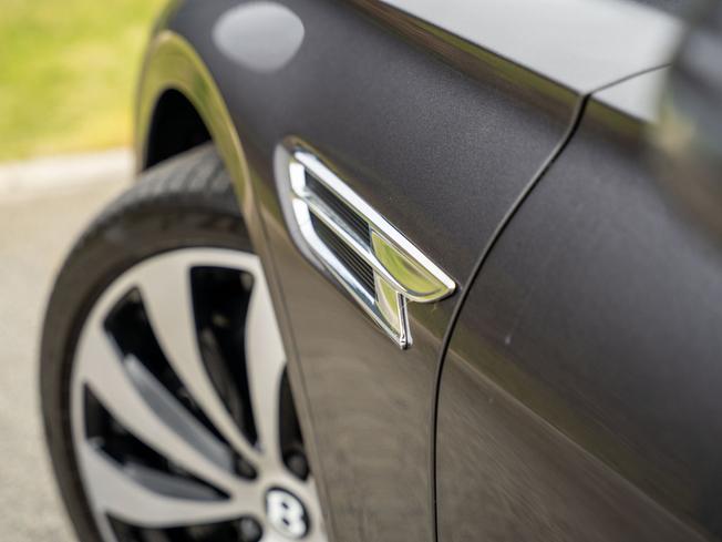 BENTLEY Flying Spur Photo 9