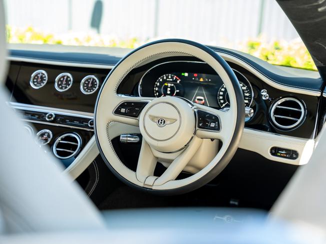 BENTLEY Continental Photo 17