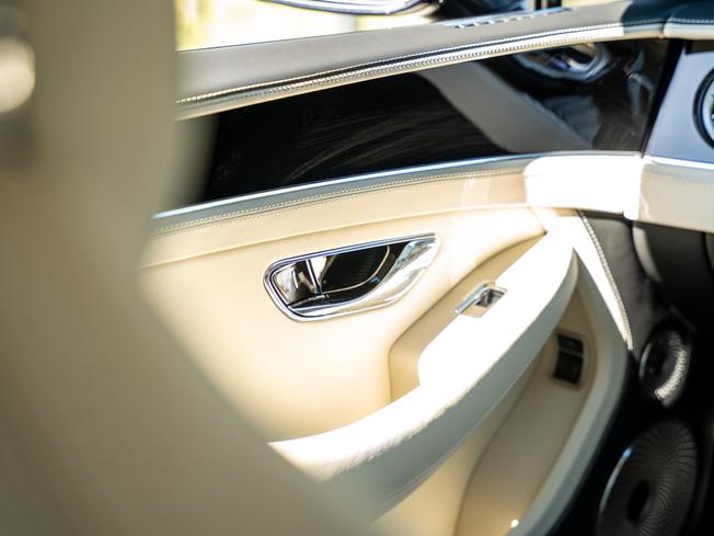BENTLEY Continental Photo 32