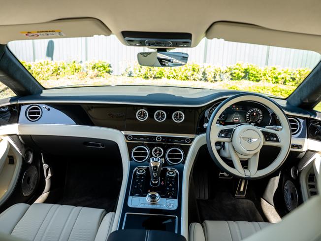 BENTLEY Continental Photo 4